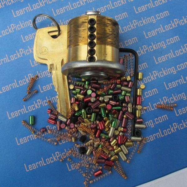 https://learnlockpicking.com/wp-content/uploads/2014/10/6-pin-Ultimate-Challenge-Lock-21.jpg